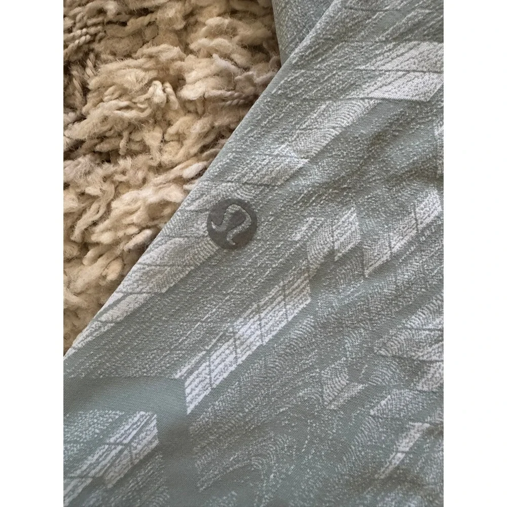 Lululemon Swift Speed High Rise Crop Leggings Womens Size 4‎ Reverberate Chevron